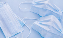 Маска на резинке 3-х слойная голубая